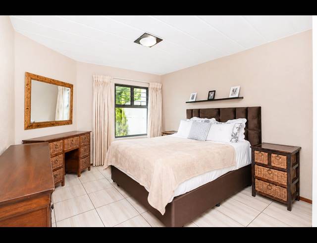 2 BEDROOM APARTMENT FOR SALE IN GLENVISTA
